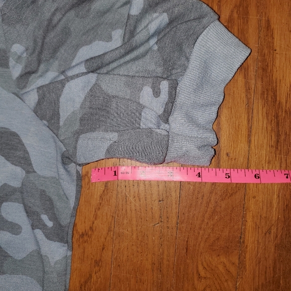 Jane And Delancey Camouflage Short Sleeve Top - Picture 8 of 10